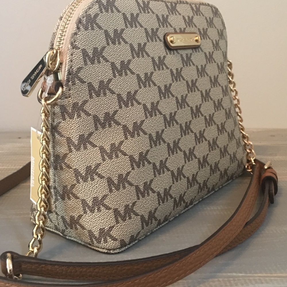 ⭐️LAST 1⭐️NWT Michael Kors Cindy LG Dome Crossbody - Picture 2 of 8